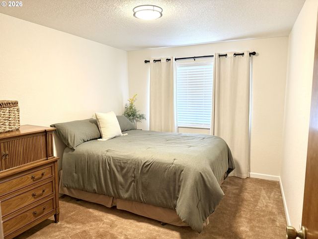 1881 Nw EXCELLO Dr, Roseburg, OR 97471