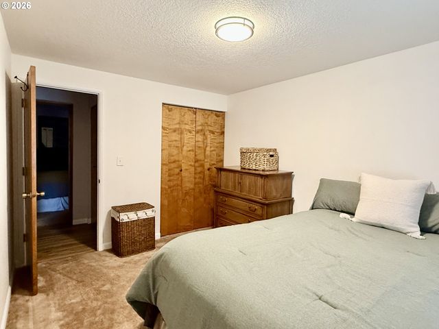 1881 Nw EXCELLO Dr, Roseburg, OR 97471