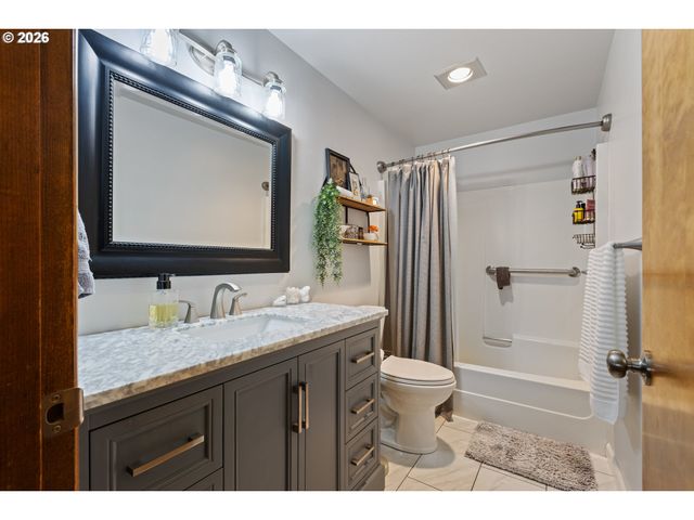 1881 Nw EXCELLO Dr, Roseburg, OR 97471