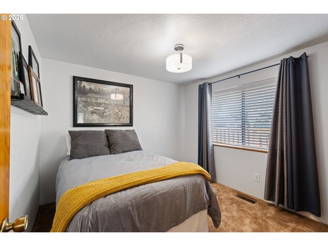 1881 Nw EXCELLO Dr, Roseburg, OR 97471