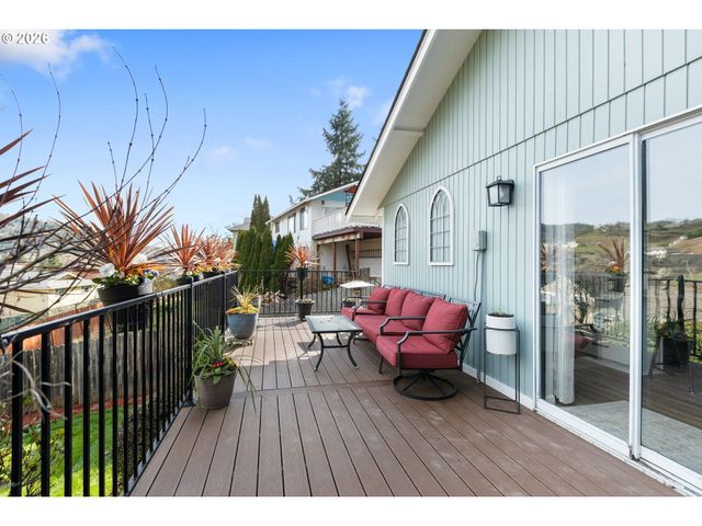 1881 Nw EXCELLO Dr, Roseburg, OR 97471