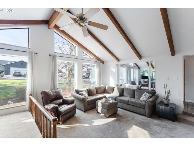 1881 Nw EXCELLO Dr, Roseburg, OR 97471