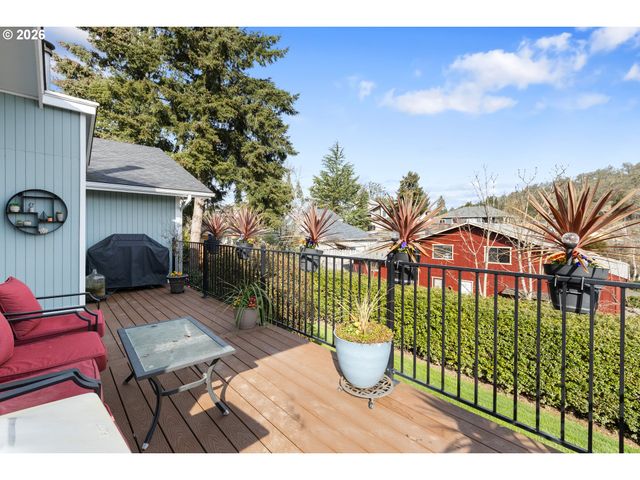 1881 Nw EXCELLO Dr, Roseburg, OR 97471