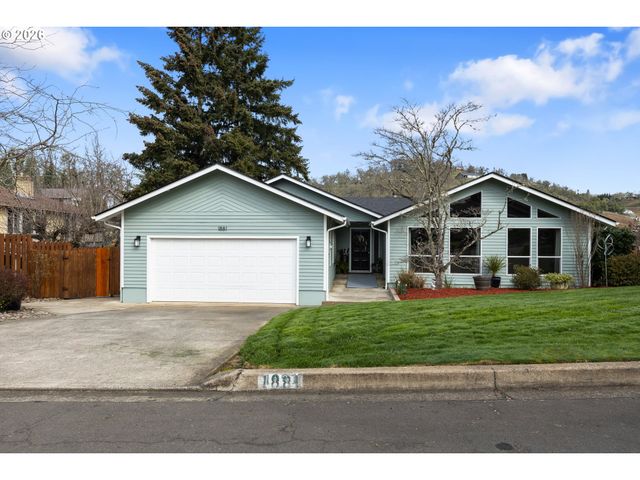 1881 Nw EXCELLO Dr, Roseburg, OR 97471