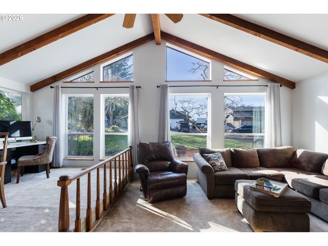 1881 Nw EXCELLO Dr, Roseburg, OR 97471