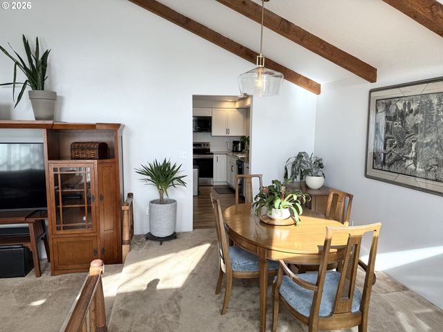 1881 Nw EXCELLO Dr, Roseburg, OR 97471