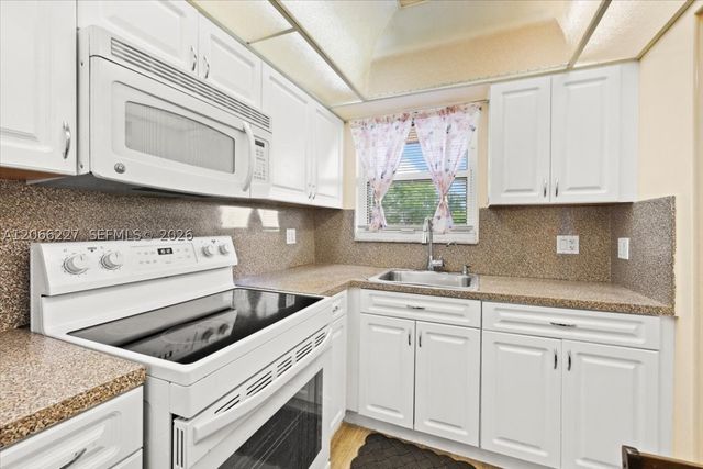 2911 N Pine Island Rd 311, Sunrise, FL 33322