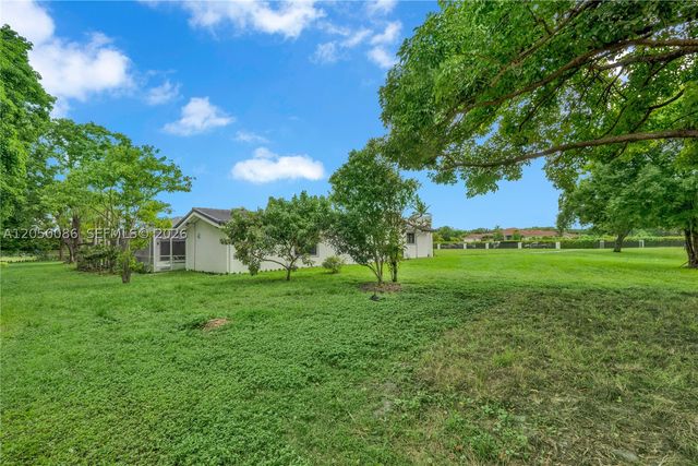 17640 SW 52nd Ct, Southwest Ranches, FL 33331