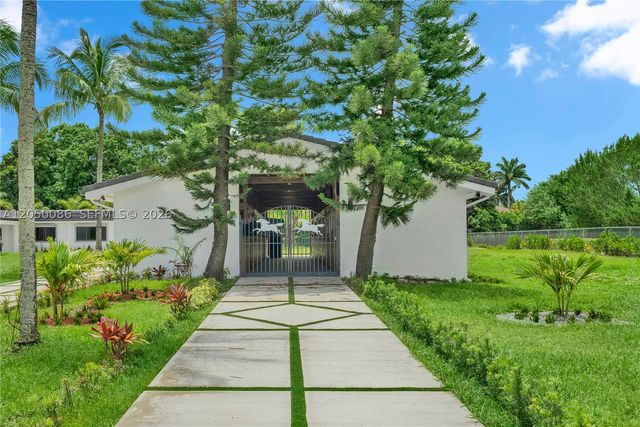 17640 SW 52nd Ct, Southwest Ranches, FL 33331