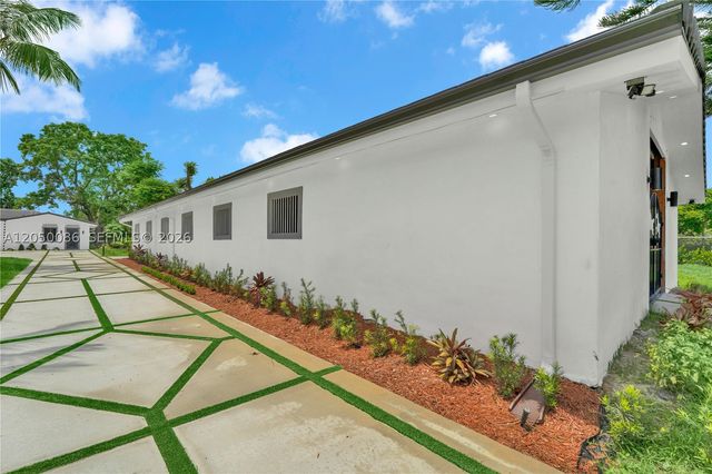 17640 SW 52nd Ct, Southwest Ranches, FL 33331