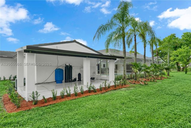 17640 SW 52nd Ct, Southwest Ranches, FL 33331