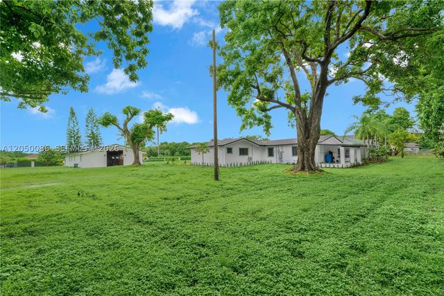 17640 SW 52nd Ct, Southwest Ranches, FL 33331