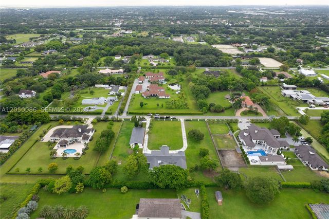 17640 SW 52nd Ct, Southwest Ranches, FL 33331