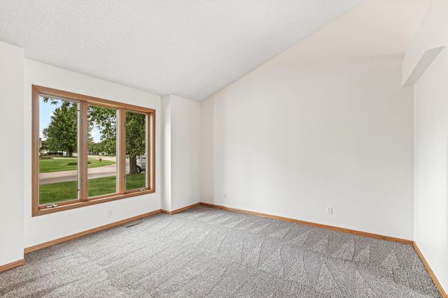 4441 Hillvale Avenue N, Oakdale, MN 55128