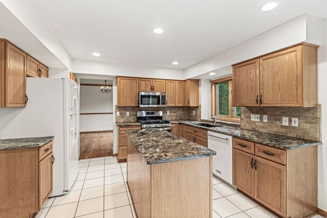4441 Hillvale Avenue N, Oakdale, MN 55128