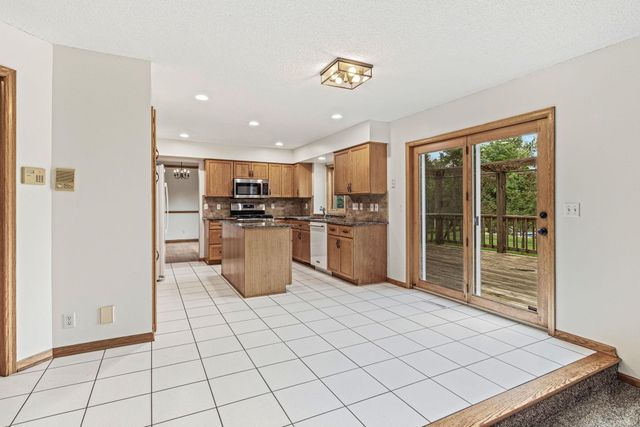 4441 Hillvale Avenue N, Oakdale, MN 55128