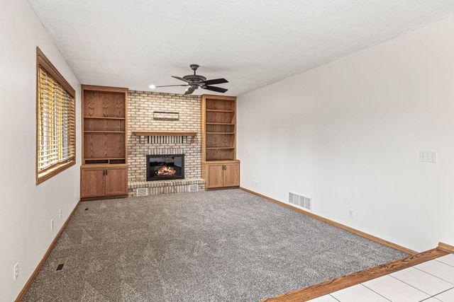 4441 Hillvale Avenue N, Oakdale, MN 55128