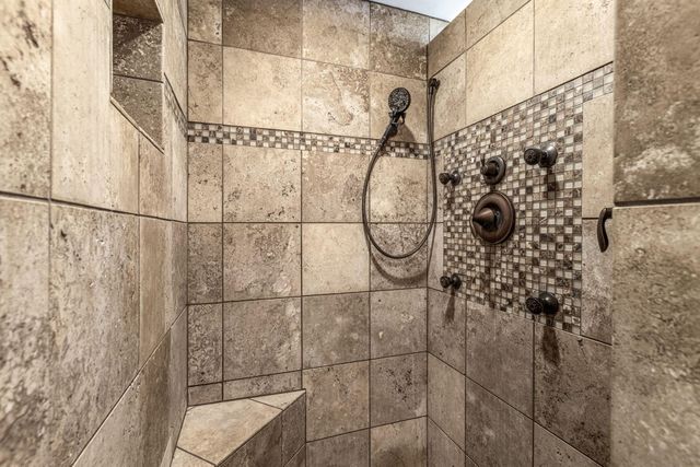 4441 Hillvale Avenue N, Oakdale, MN 55128