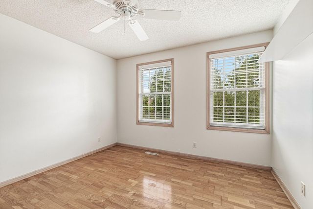 4441 Hillvale Avenue N, Oakdale, MN 55128