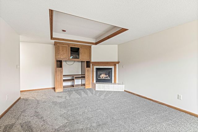 4441 Hillvale Avenue N, Oakdale, MN 55128