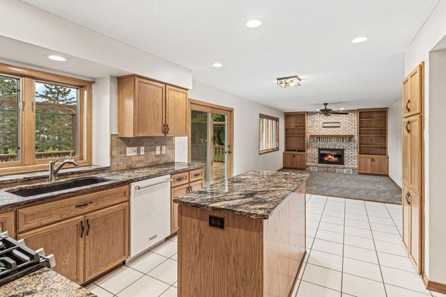 4441 Hillvale Avenue N, Oakdale, MN 55128