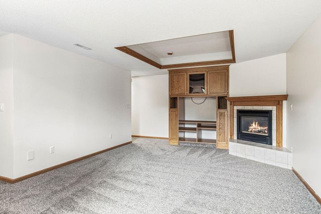 4441 Hillvale Avenue N, Oakdale, MN 55128