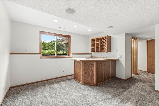 4441 Hillvale Avenue N, Oakdale, MN 55128