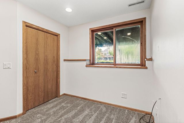 4441 Hillvale Avenue N, Oakdale, MN 55128