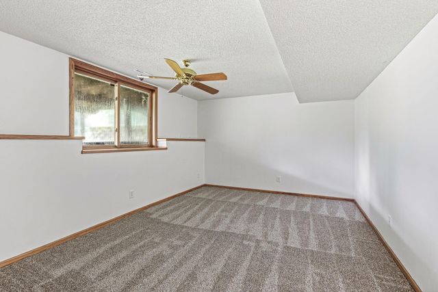 4441 Hillvale Avenue N, Oakdale, MN 55128