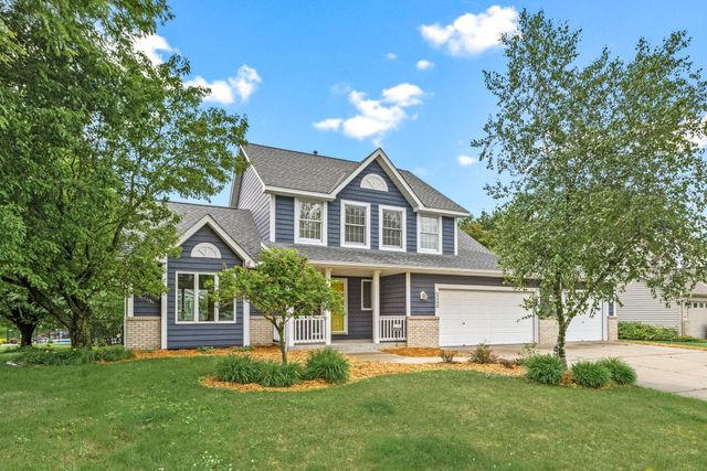 4441 Hillvale Avenue N, Oakdale, MN 55128
