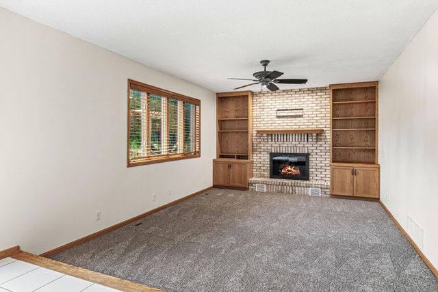 4441 Hillvale Avenue N, Oakdale, MN 55128