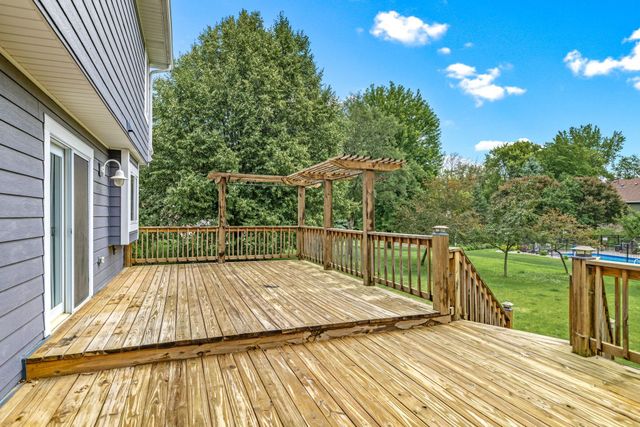 4441 Hillvale Avenue N, Oakdale, MN 55128