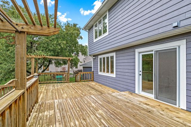 4441 Hillvale Avenue N, Oakdale, MN 55128