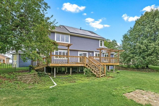 4441 Hillvale Avenue N, Oakdale, MN 55128