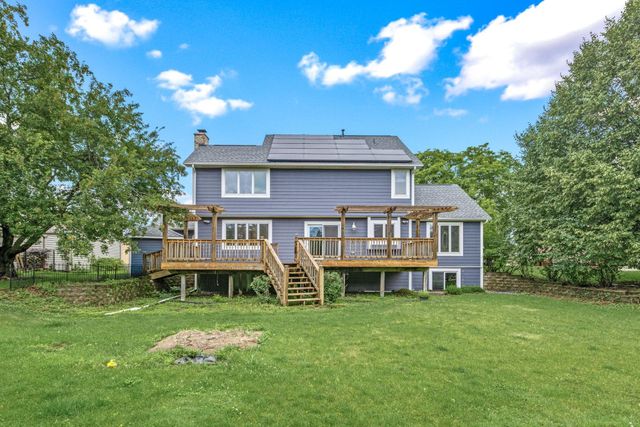 4441 Hillvale Avenue N, Oakdale, MN 55128