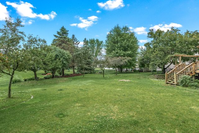4441 Hillvale Avenue N, Oakdale, MN 55128