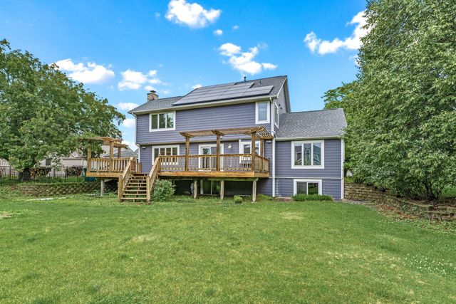 4441 Hillvale Avenue N, Oakdale, MN 55128