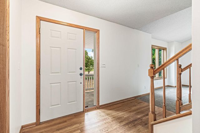 4441 Hillvale Avenue N, Oakdale, MN 55128