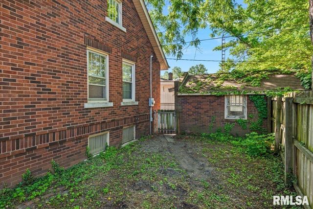 1907 S 5TH Street, Springfield, IL 62703