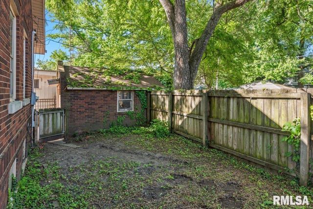 1907 S 5TH Street, Springfield, IL 62703