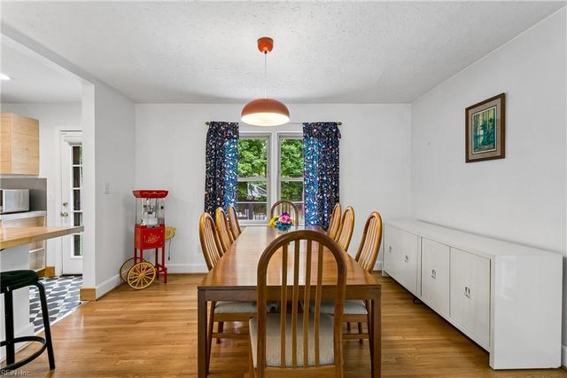319 Mistletoe DR, Newport News, VA 23606