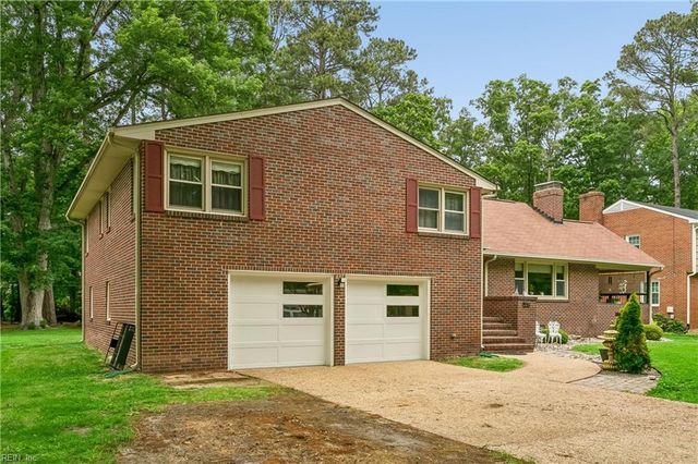 319 Mistletoe DR, Newport News, VA 23606
