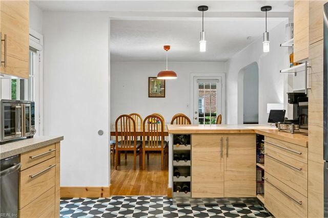 319 Mistletoe DR, Newport News, VA 23606