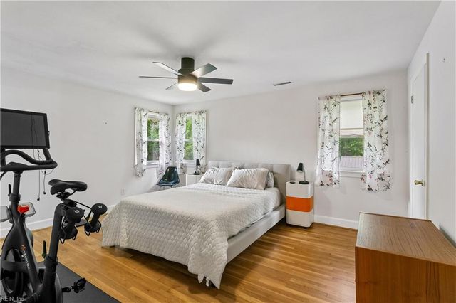 319 Mistletoe DR, Newport News, VA 23606