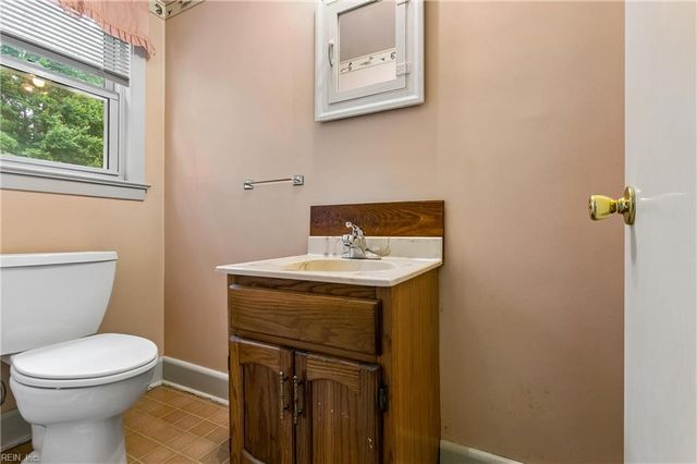 319 Mistletoe DR, Newport News, VA 23606