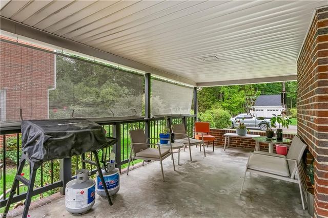 319 Mistletoe DR, Newport News, VA 23606