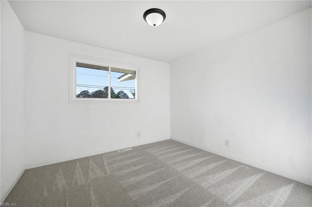 1517 Ekstine DR, Portsmouth, VA 23701