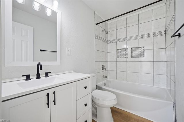 1517 Ekstine DR, Portsmouth, VA 23701