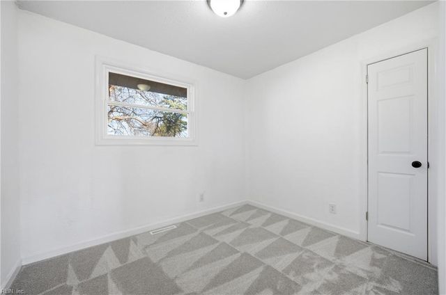 1517 Ekstine DR, Portsmouth, VA 23701