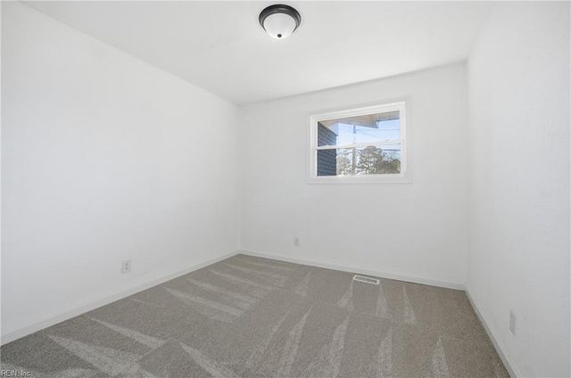 1517 Ekstine DR, Portsmouth, VA 23701